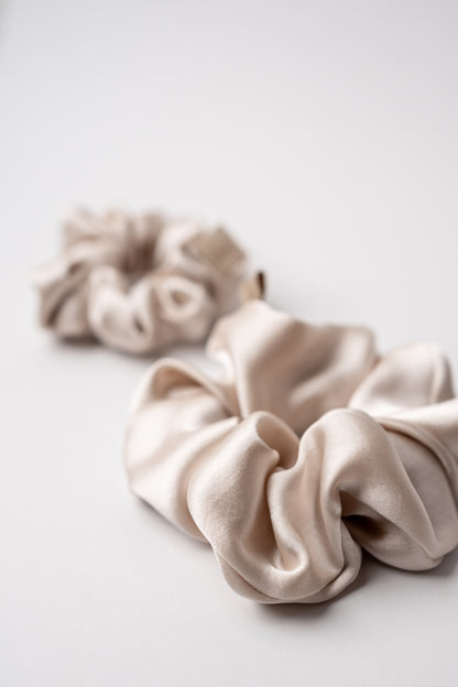 Satin-Scrunchie Soft Edition in Champagne – Produktaufnahme