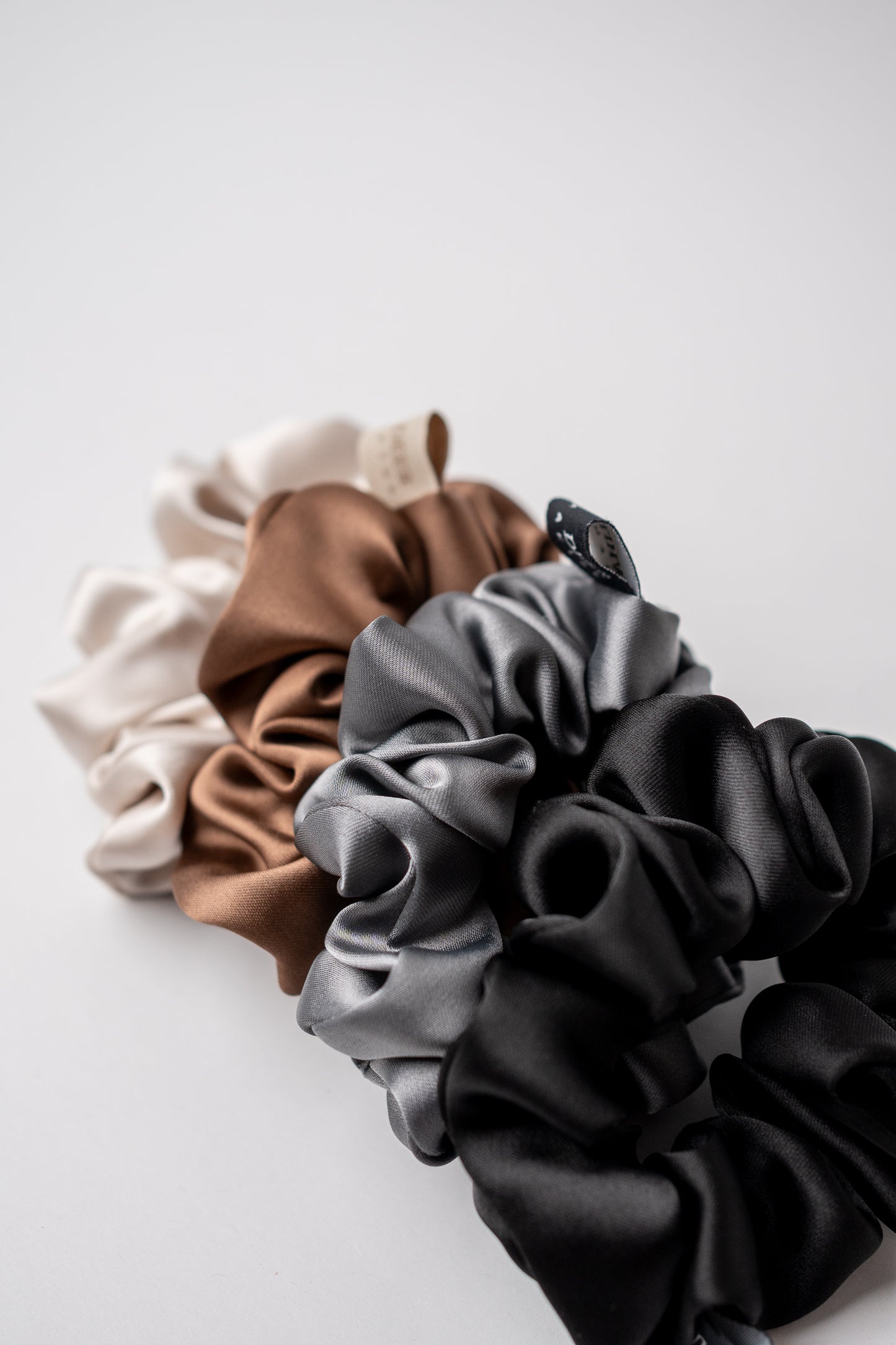 Scrunchie Soft-Edition Bundle bestehend aus 4 Scrunchies M