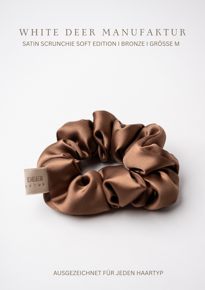 Satin-Scrunchie Bronze in Größe M – White Deer Manufaktur Soft Edition